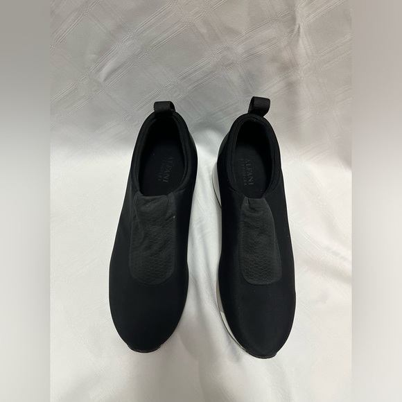 9.5 Alfani Walking Shoe - Picture 4 of 9